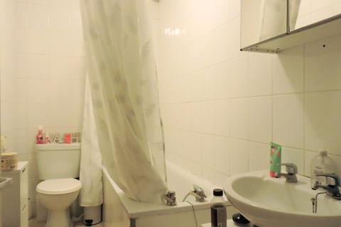 17 Thackeray Avenue, London, N17 9DT
