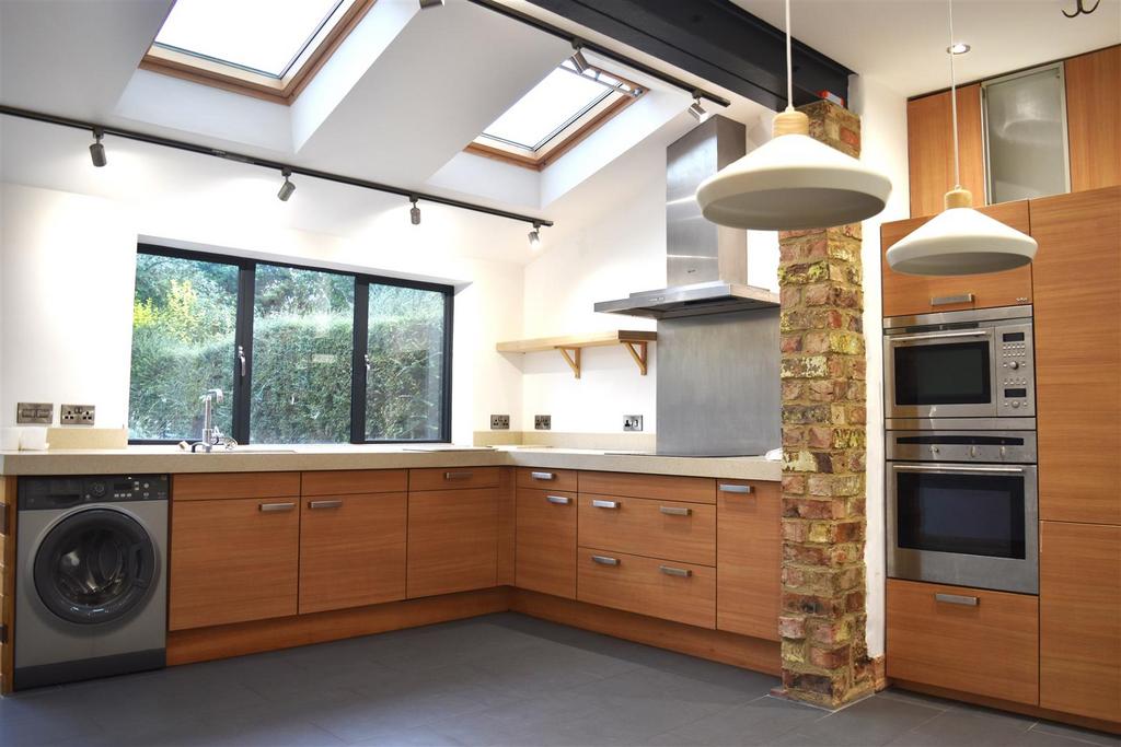 Kitchen dining room
