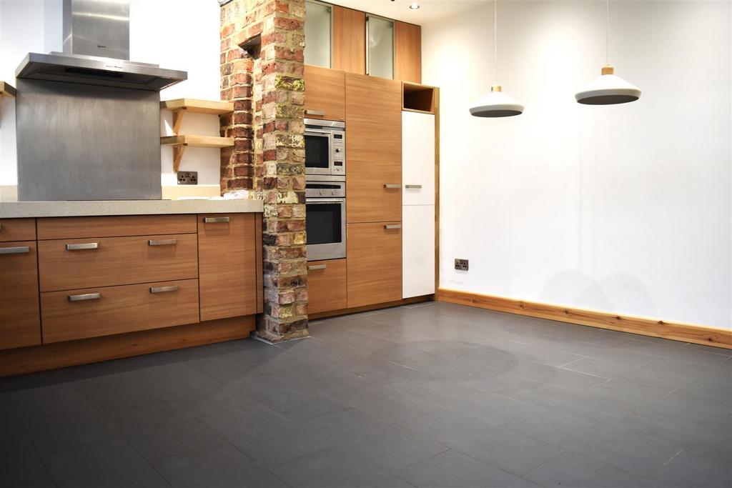 Kitchen dining room