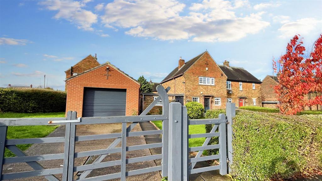 Manor Rise, Skelmanthorpe, Huddersfield, HD8 9DP 3 bed semidetached