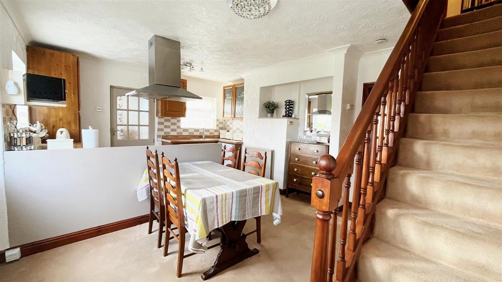 Manor Rise, Skelmanthorpe, Huddersfield, HD8 9DP 3 bed semidetached house for sale £260,000