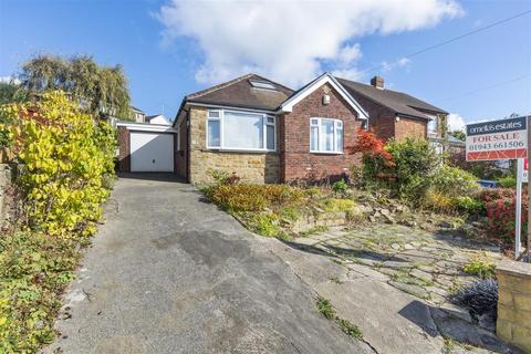 2 bedroom detached bungalow for sale, Henley Crescent, Leeds LS19