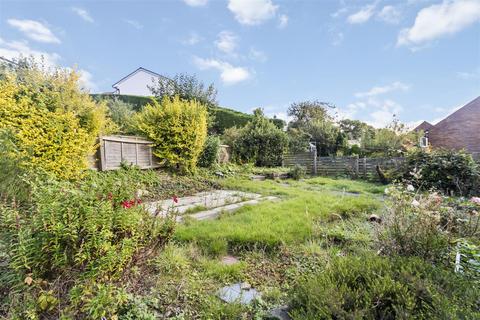 2 bedroom detached bungalow for sale, Henley Crescent, Leeds LS19