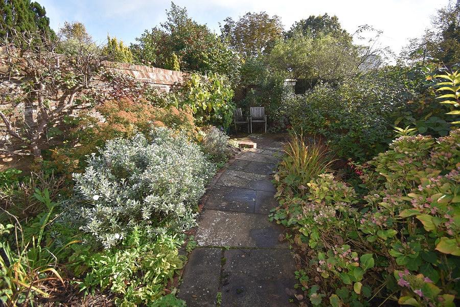 Montague Rise, Horseguards, Exeter, EX4 3 bed semidetached bungalow