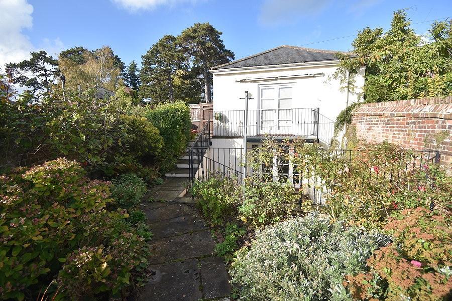Montague Rise, Horseguards, Exeter, EX4 3 bed semidetached bungalow