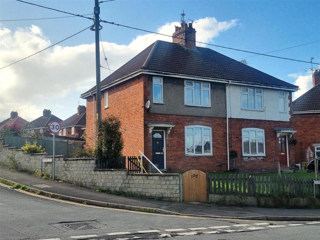 Dursley Road, Trowbridge 3 bed semidetached house £135,000