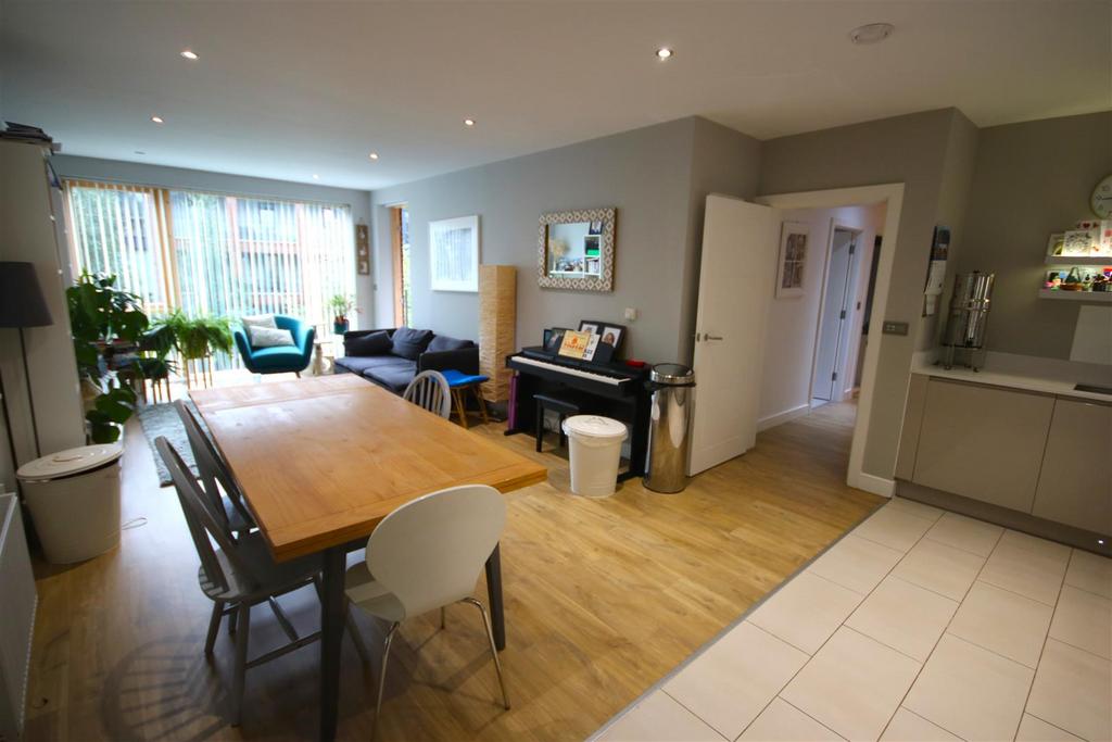 Saffron Court, Ebony Crescent, Cockfosters EN4 3 bed property for sale