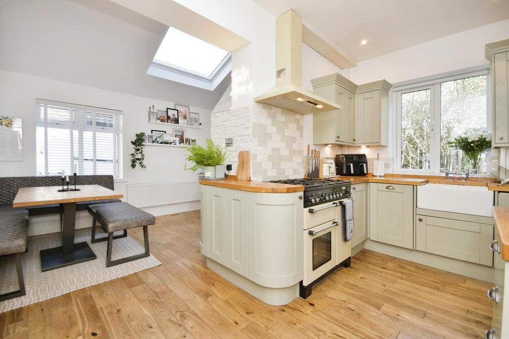 Dining kitchen