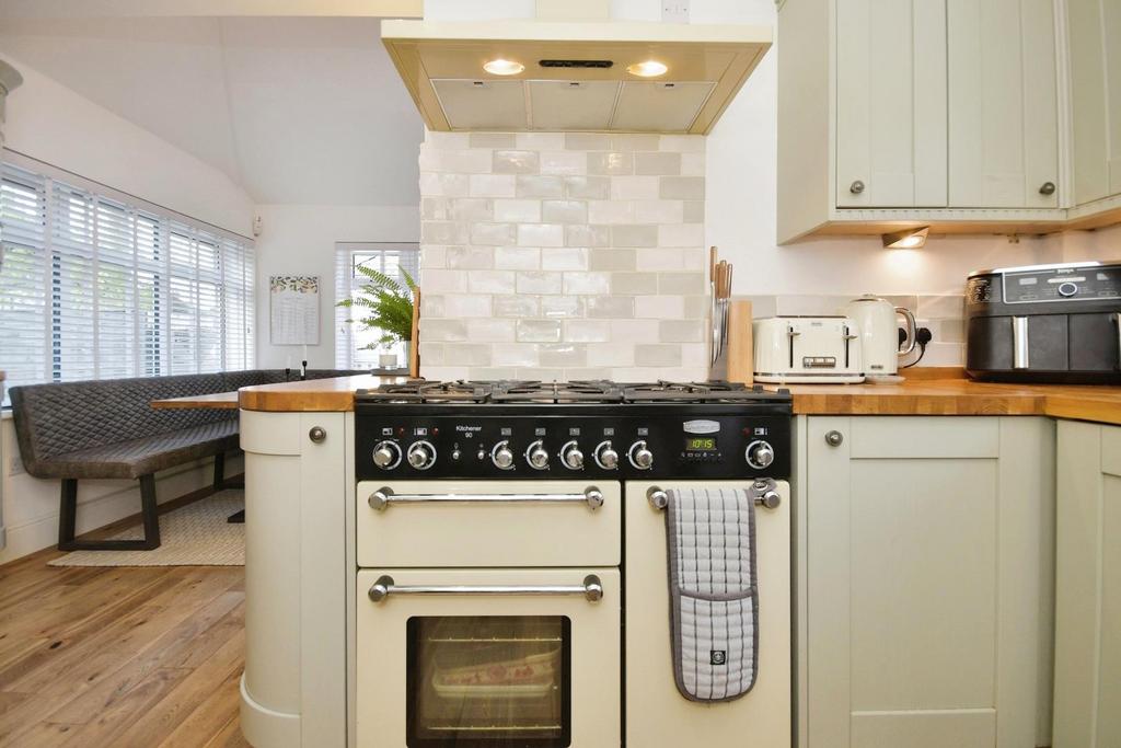Dining kitchen