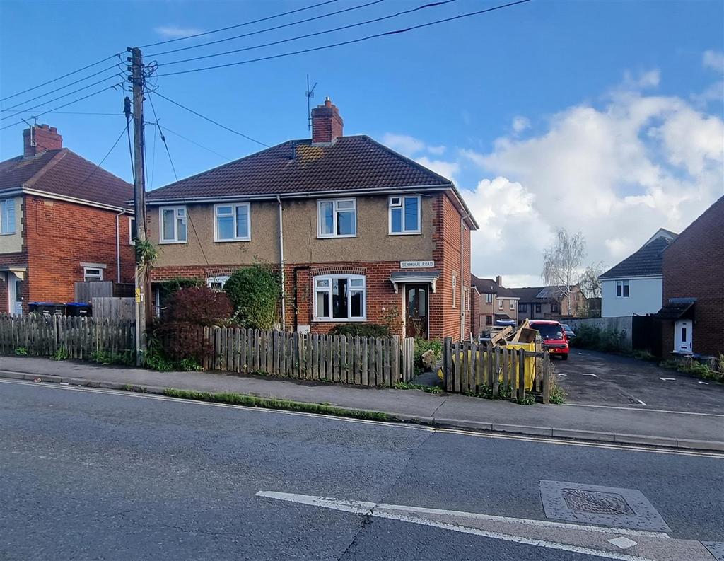Seymour Road, Trowbridge 3 bed semidetached house for sale £135,000