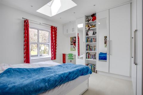 35 The Crosspath, Radlett, WD7 8HR