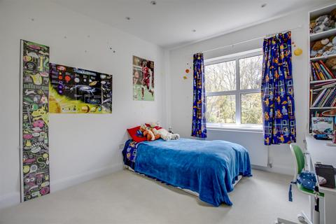 35 The Crosspath, Radlett, WD7 8HR