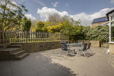 35 The Crosspath, Radlett, WD7 8HR
