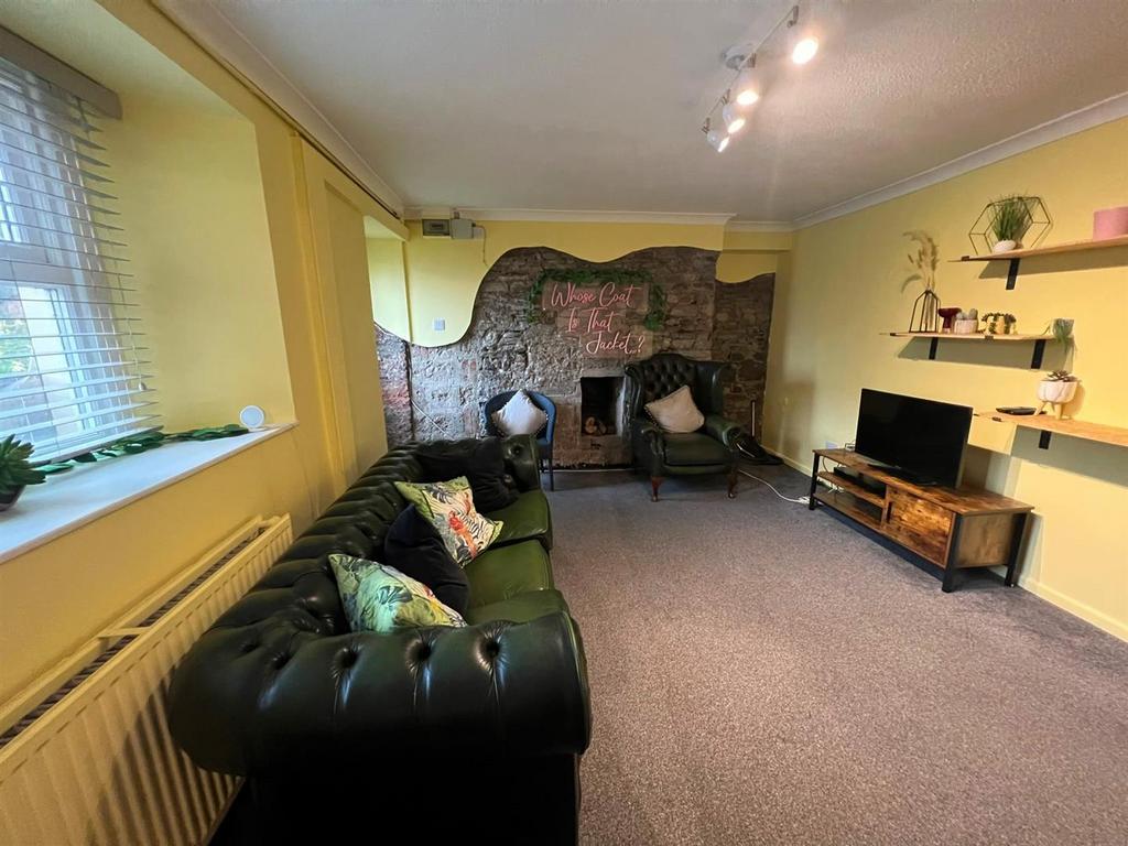 Cambrian Place, Marina, Swansea 2 bed apartment for sale £130,000
