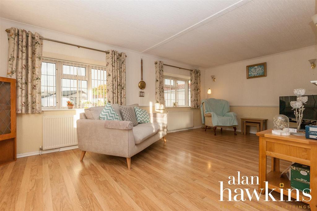 Lillybrook Estate, Lyneham SN15 4 2 bed park home for sale £160,000