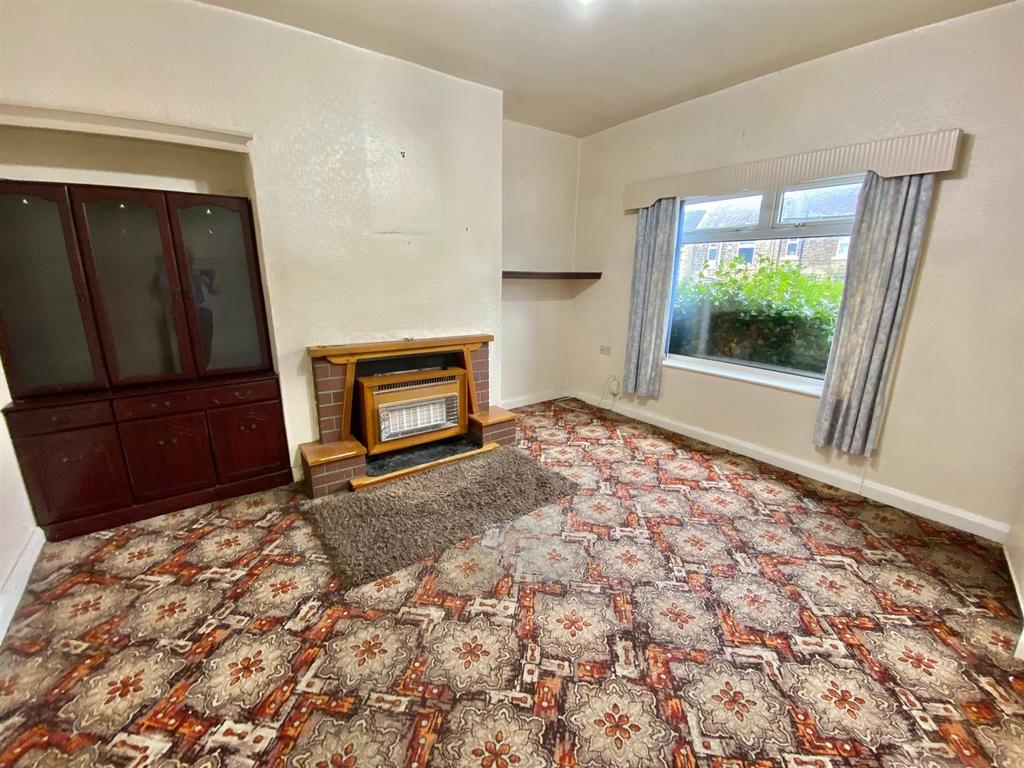 Quarmby Road, Huddersfield 2 bed terraced house for sale £125,000