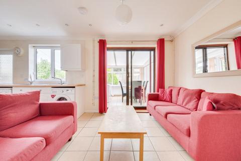 6 bedroom house to rent - Warwick Road, Canterbury