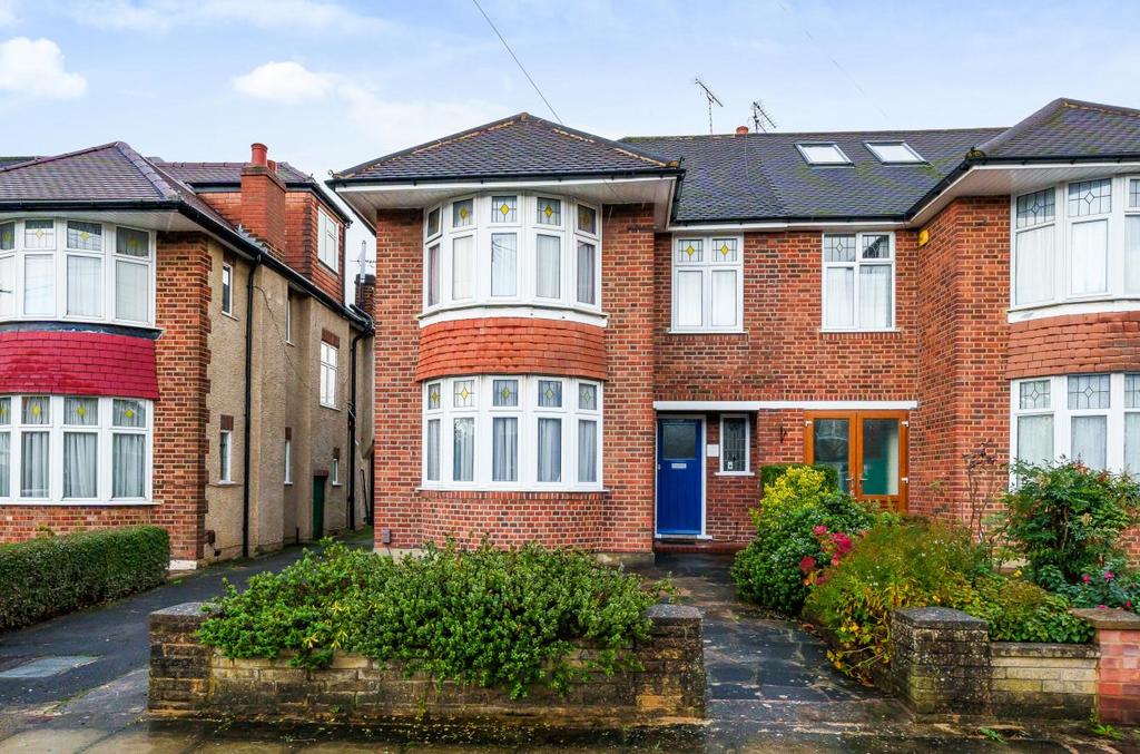 Ventnor Drive, Totteridge 3 bed semidetached house for sale £850,000