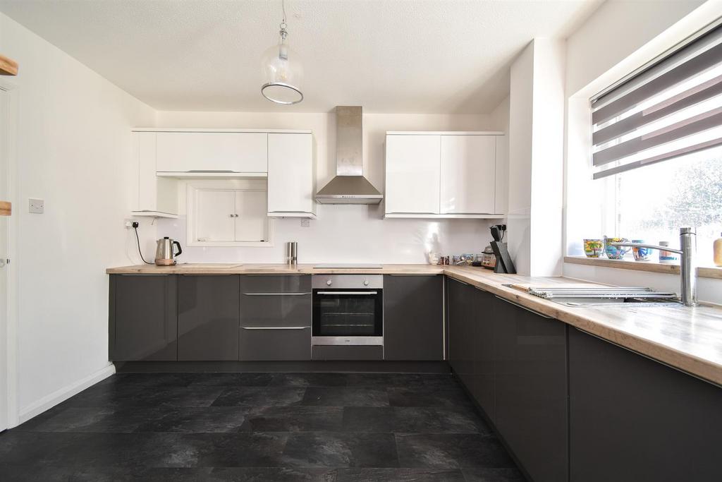 Tenterden Rise, Hastings 4 bed detached house for sale £450,000
