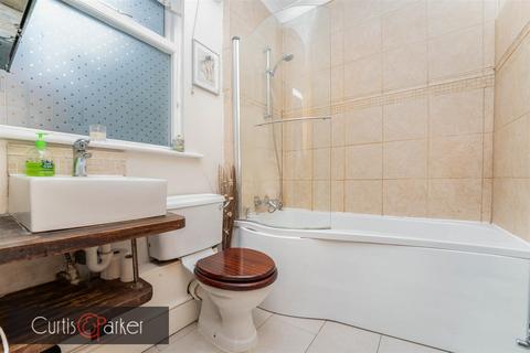 2 bedroom flat for sale, Argyle Road, Ealing, London