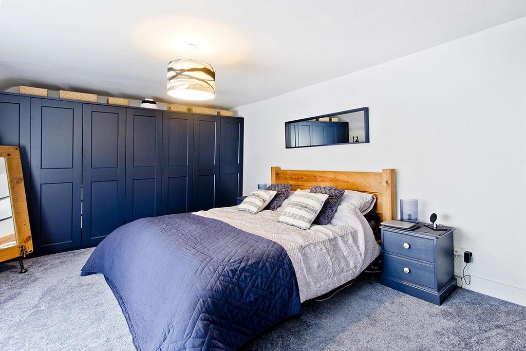 Bed1 2.jpg