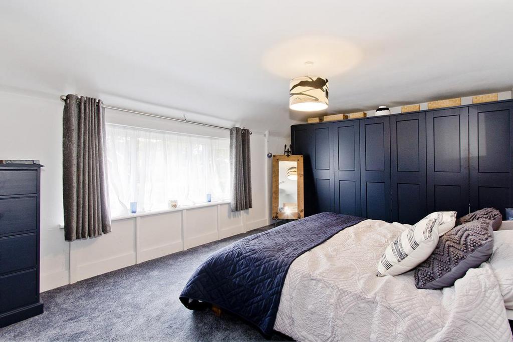 Bed1.jpg