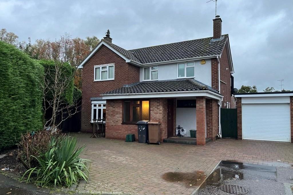 Spalding Way, Chelmsford CM2 3 bed detached house for sale £450,000