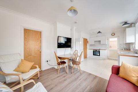 4 bedroom house to rent - Somerset Road, Canterbury
