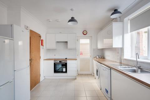 4 bedroom house to rent - Somerset Road, Canterbury