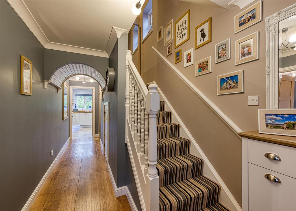 39 Penleigh Gardens, Wombourne, Wolverhampton 4 bed detached house for