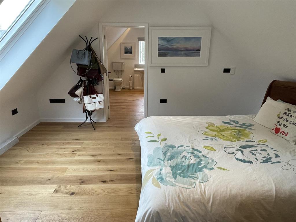 Bedroom 2.JPG