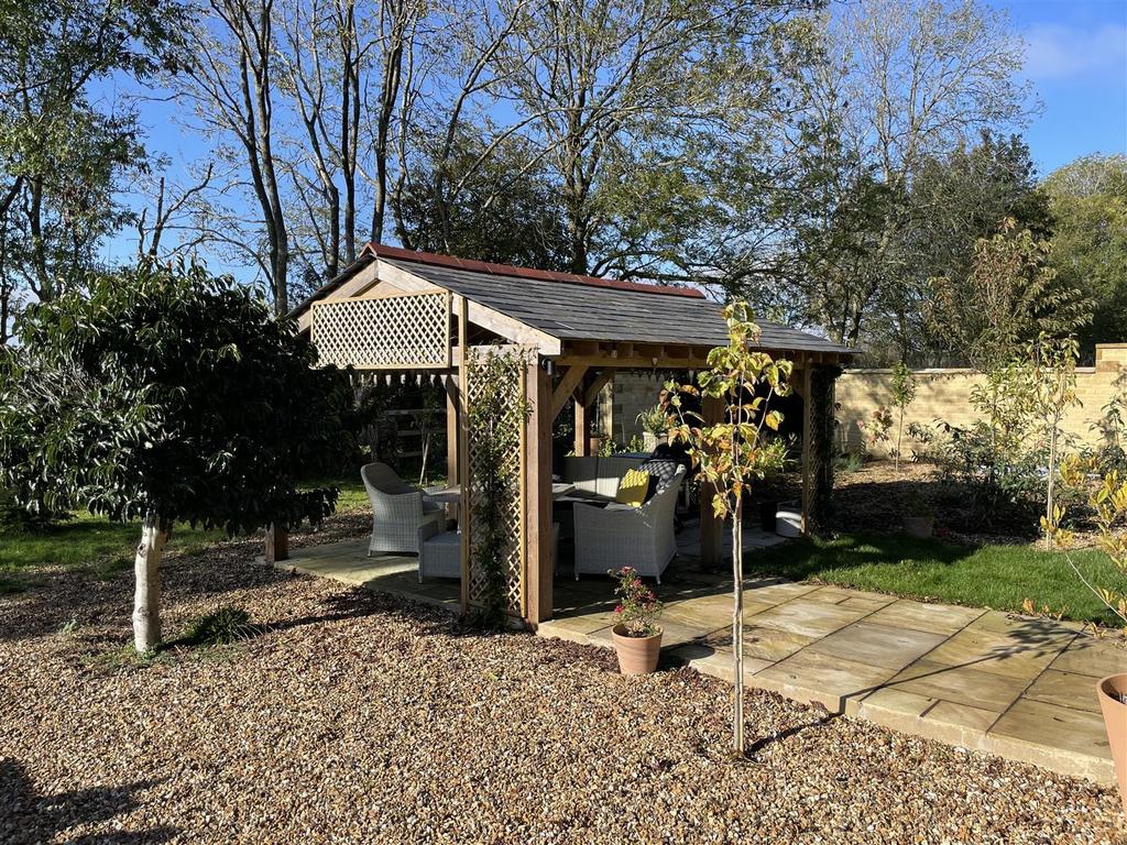 Pergola.JPG