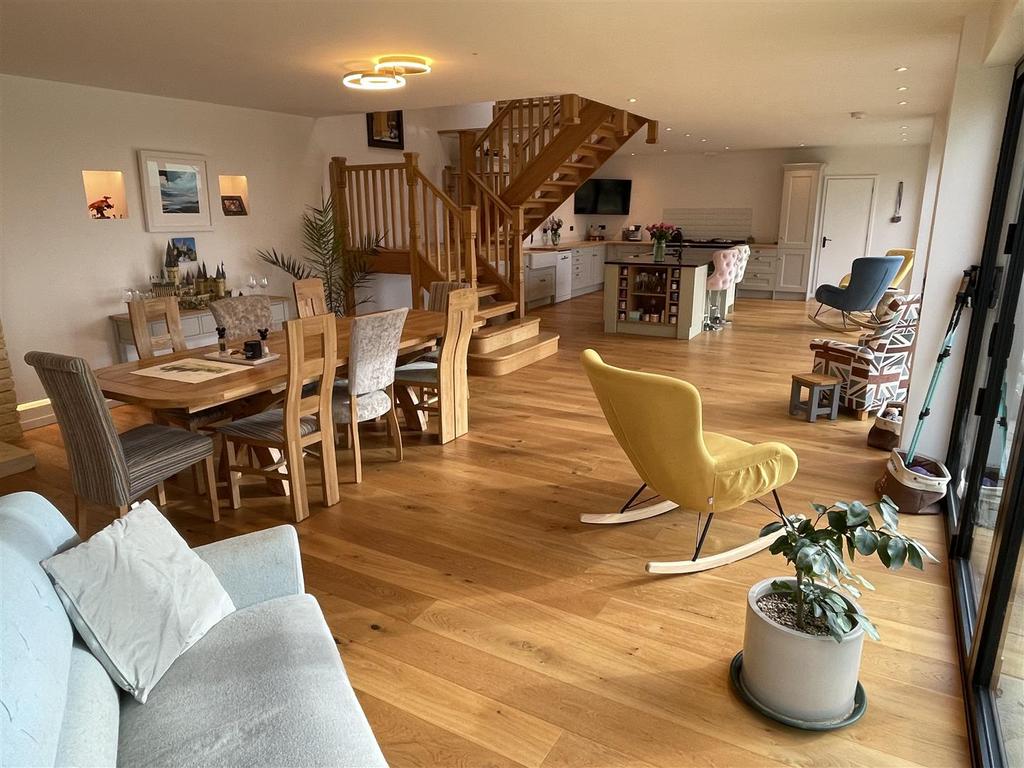Dining area.JPG