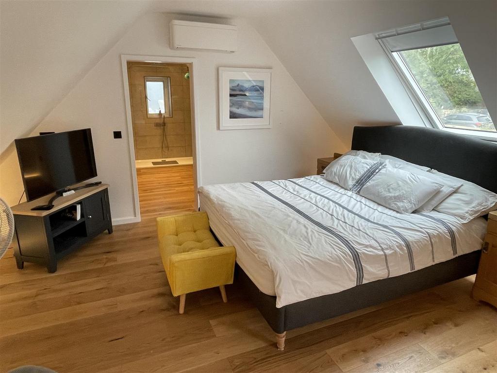 Bed 1.JPG