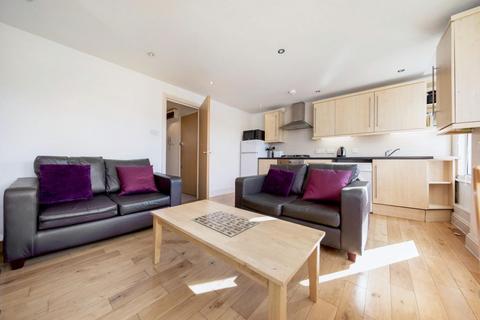 2 bedroom flat to rent, Abbeville rd, SW4