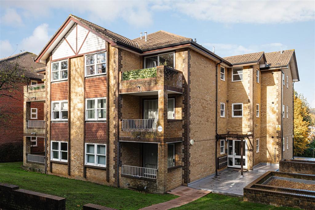 Elm Road, Redhill 1 bed apartment for sale £240,000