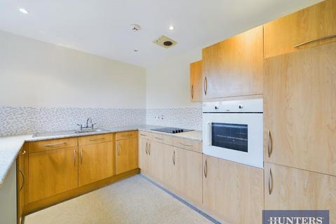 2 bedroom flat for sale, Applegarth Lane, Bridlington
