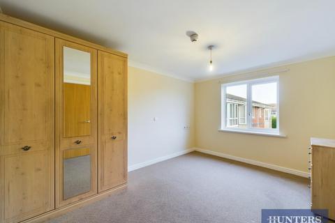 2 bedroom flat for sale, Applegarth Lane, Bridlington