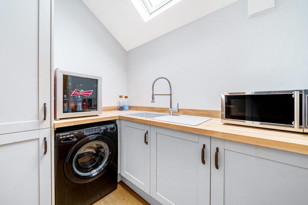UTILITY ROOM.jpg