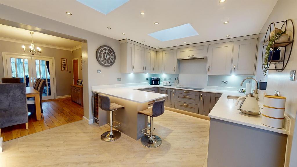 Harbour Road, Wibsey, Bradford 5 bed semidetached house for sale £