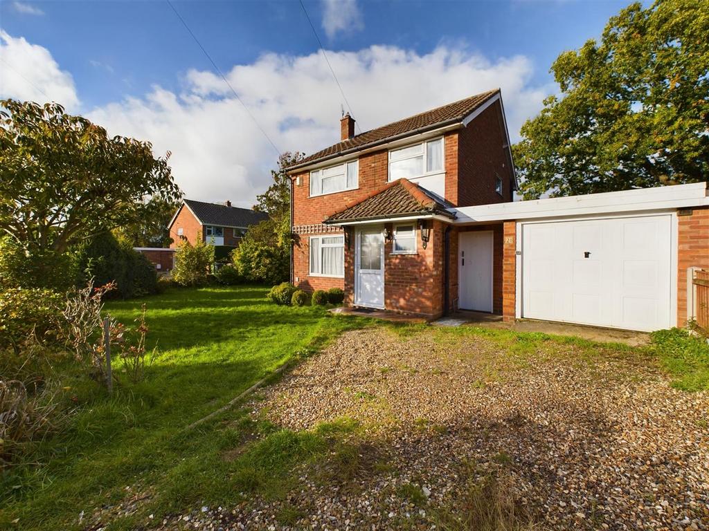 William Cowper Close, Toftwood, Dereham 4 bed link detached house for