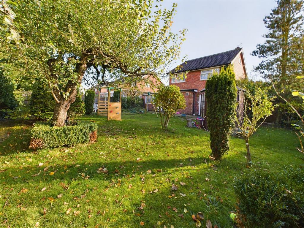 William Cowper Close, Toftwood, Dereham 4 bed link detached house for