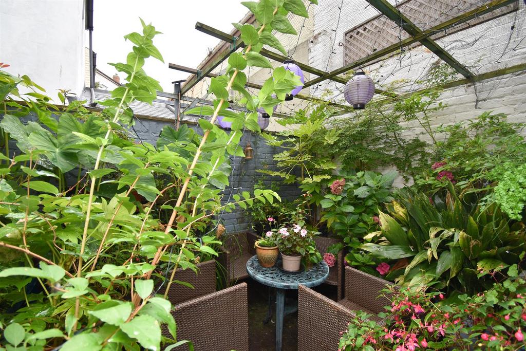 Courtyard garden