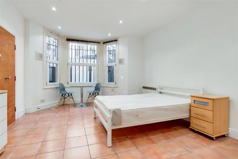 Studio to rent - Cheniston Gardens, London W8