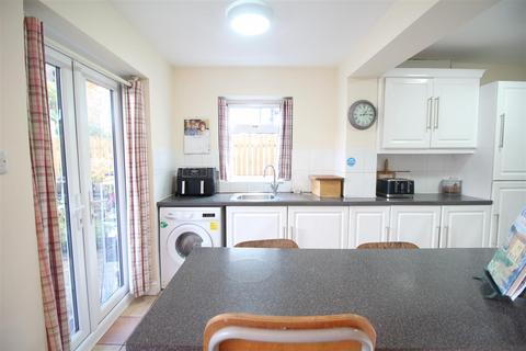 3 Boy Lane, Bradford, BD4 6DL