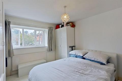35 Vyne Crescent, Great Holm, Milton Keynes, MK8 9EJ