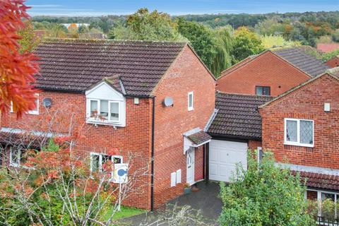 35 Vyne Crescent, Great Holm, Milton Keynes, MK8 9EJ