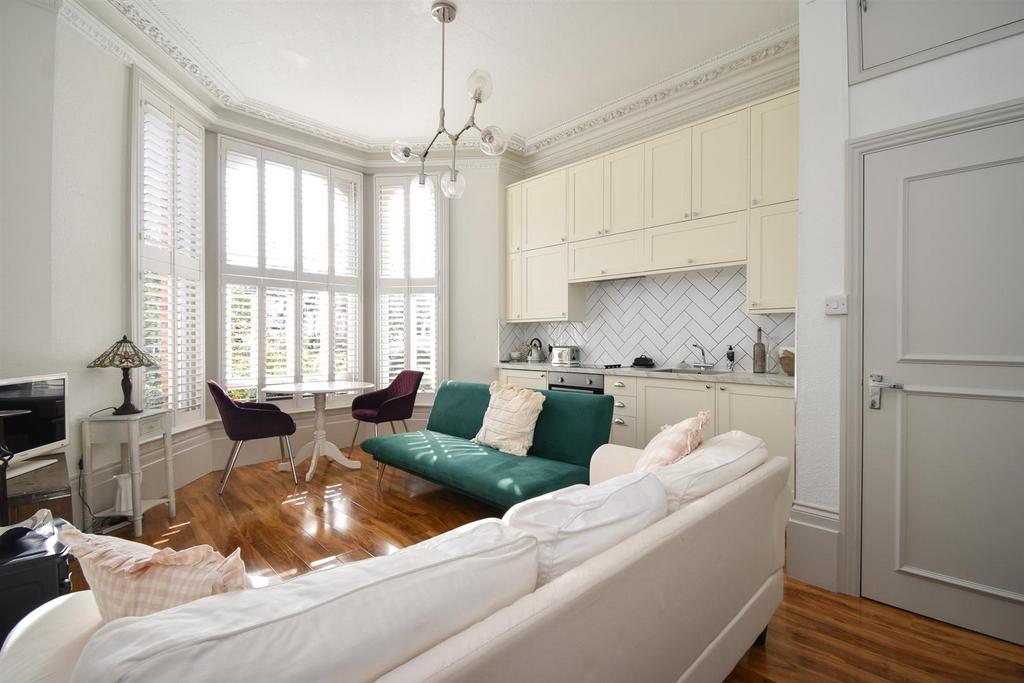 Living space &amp; kitchen