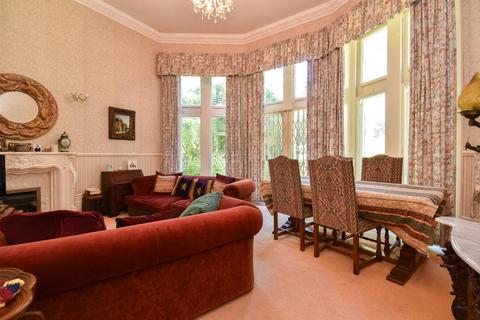 2 bedroom flat for sale, Highlands Gardens, St. Leonards-On-Sea TN38