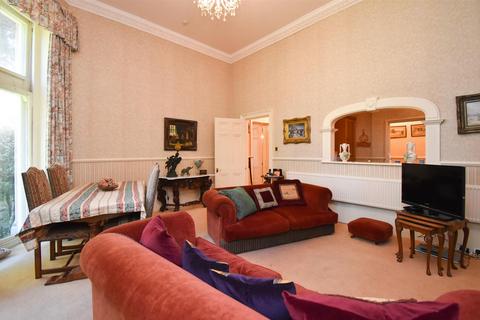 2 bedroom flat for sale, Highlands Gardens, St. Leonards-On-Sea TN38